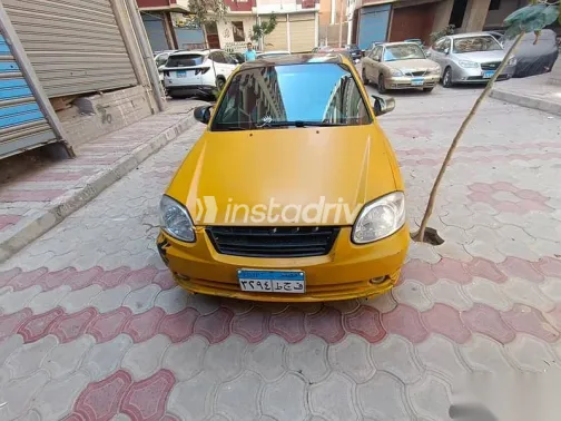 هيونداي فيرنا 2015 أصفر مستعملة للبيع - 2