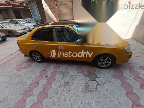 هيونداي فيرنا 2015 أصفر مستعملة للبيع - 3