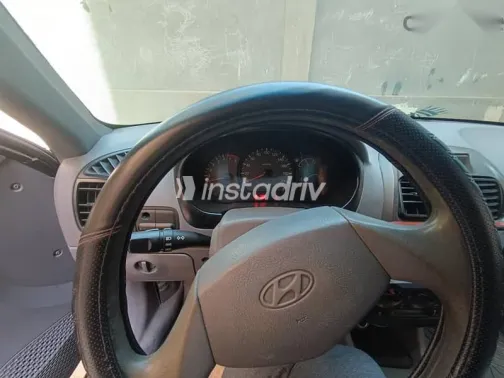 هيونداي فيرنا 2015 أصفر مستعملة للبيع - 5