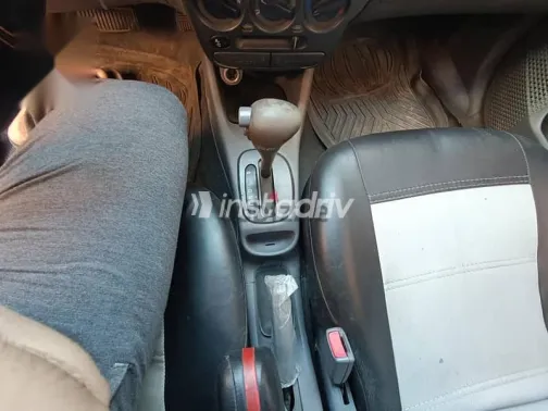 هيونداي فيرنا 2015 أصفر مستعملة للبيع - 8