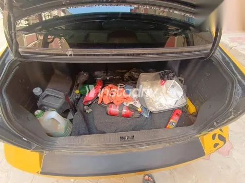 هيونداي فيرنا 2015 أصفر مستعملة للبيع - 9