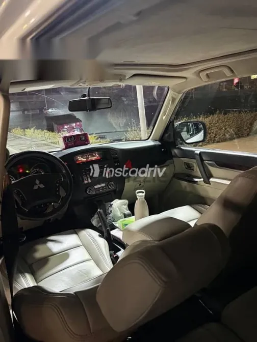 ميتسوبيشي باجيرو 2014 أبيض مستعملة للبيع - 3