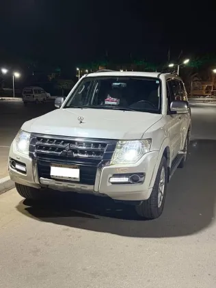 ميتسوبيشي باجيرو 2014 أبيض مستعملة للبيع