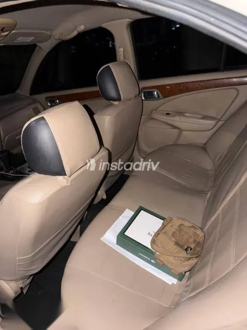 نيسان صنى 2010 ذهبي مستعملة للبيع - 3