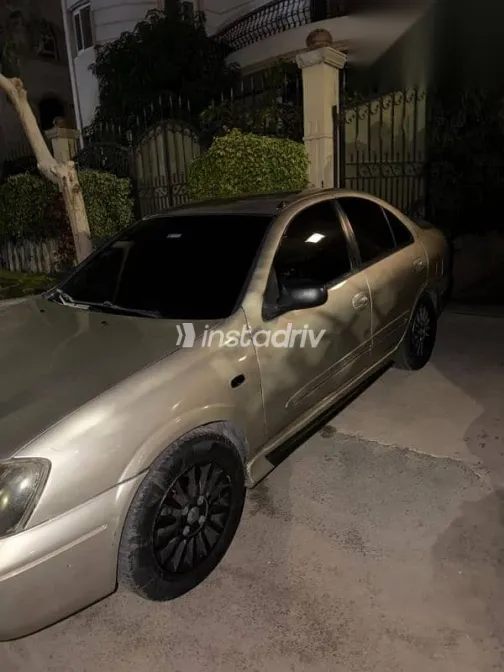 نيسان صنى 2010 ذهبي مستعملة للبيع - 5