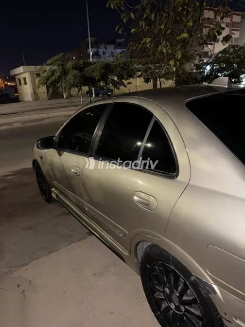 نيسان صنى 2010 ذهبي مستعملة للبيع - 7