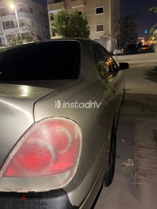 نيسان صنى 2010 ذهبي مستعملة للبيع - 8