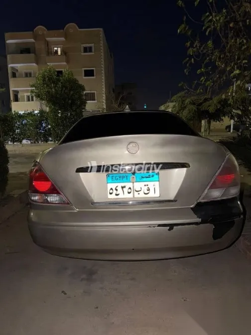 نيسان صنى 2010 ذهبي مستعملة للبيع - 10