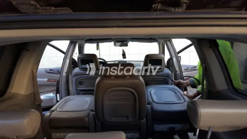 كيا كارنفال 2006 أبيض مستعملة للبيع - 2