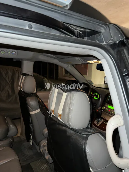 كيا كارنفال 2006 أبيض مستعملة للبيع - 5