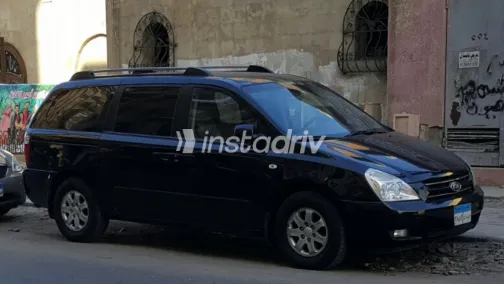 كيا كارنفال 2006 أبيض مستعملة للبيع - 6