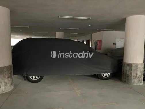 كيا كارنفال 2006 أبيض مستعملة للبيع - 8