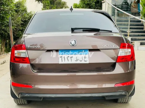 سكودا اوكتافيا A7 2016 أبيض مستعملة للبيع - 2