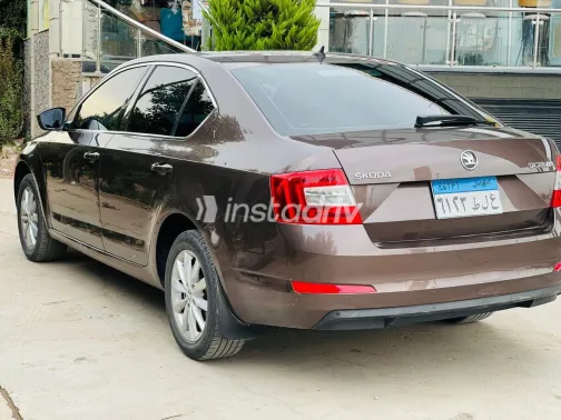 سكودا اوكتافيا A7 2016 أبيض مستعملة للبيع - 4