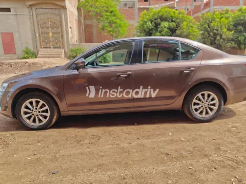 سكودا اوكتافيا A7 2016 أبيض مستعملة للبيع - 8