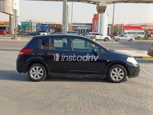 نيسان تيدا 2010 أسود مستعملة للبيع - 4