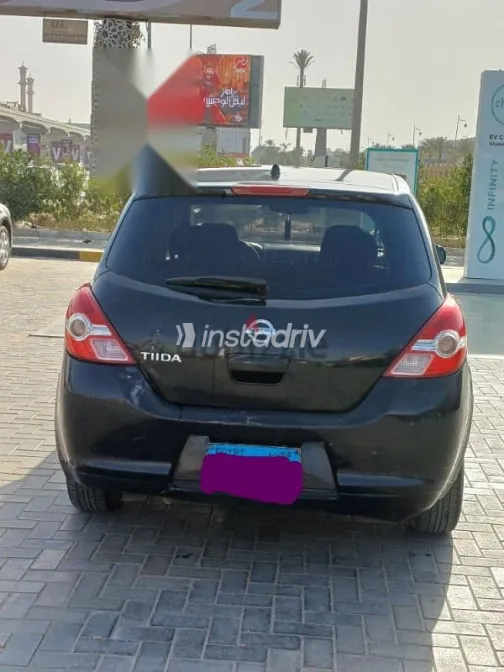 نيسان تيدا 2010 أسود مستعملة للبيع - 6