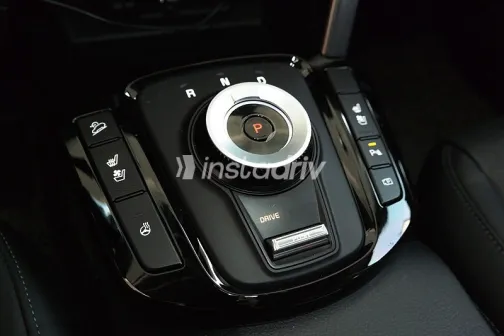 كيا سيلتوس 2025 أبيض مستعملة للبيع - 1