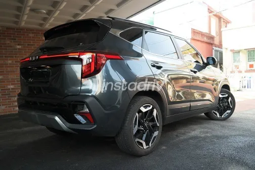 كيا سيلتوس 2025 أبيض مستعملة للبيع - 2