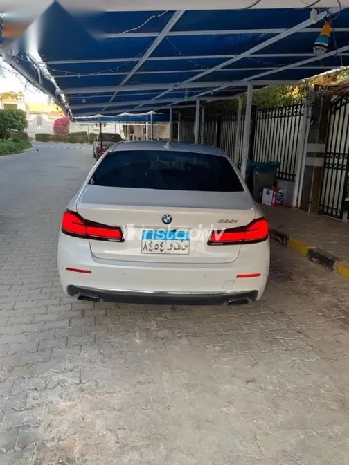 بي ام دبليو 520 2023 أبيض مستعملة للبيع - 2