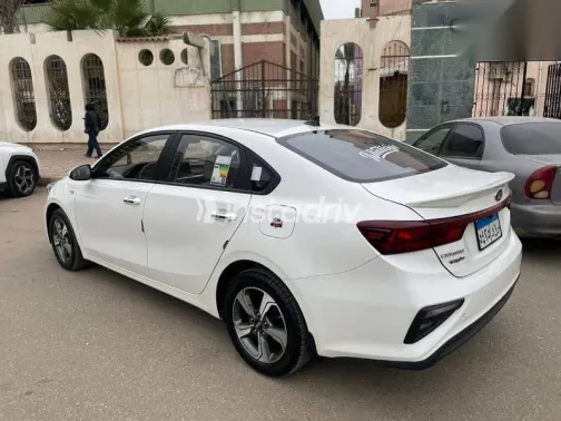 كيا سيراتو 2021 أبيض مستعملة للبيع - 4