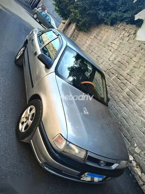 اوبل فيكترا 1995 فضي مستعملة للبيع - 1