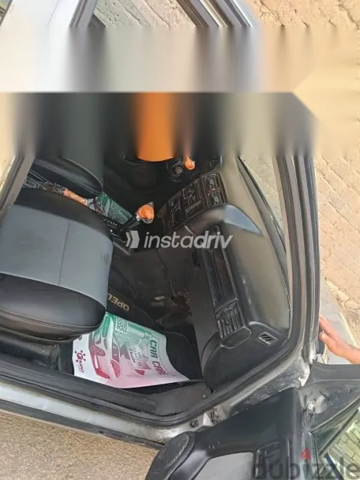 اوبل فيكترا 1995 فضي مستعملة للبيع - 6