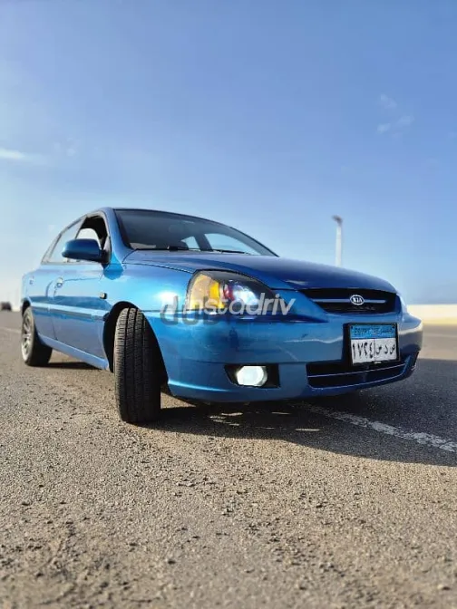 كيا ريو 2005 أزرق غامق مستعملة للبيع - 1