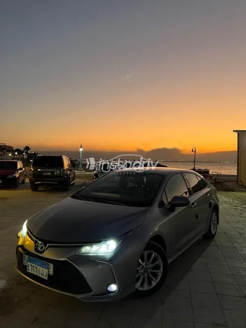 تويوتا كورولا 2019 أبيض مستعملة للبيع - 1