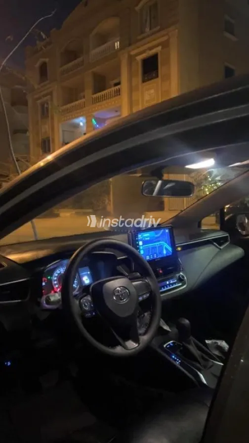 تويوتا كورولا 2019 أبيض مستعملة للبيع - 3