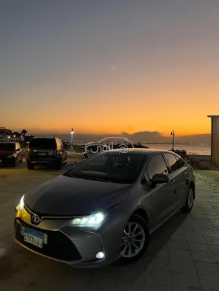 تويوتا كورولا 2019 أبيض مستعملة للبيع