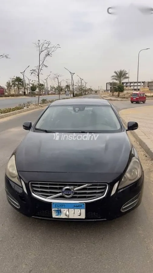 فولفو S60 2012 أسود مستعملة للبيع - 2