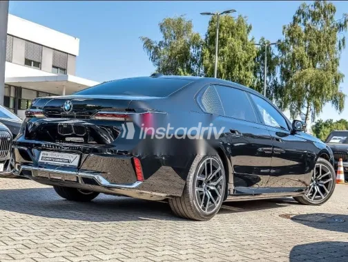 بي ام دبليو اى 7 2024 أسود مستعملة للبيع - 2