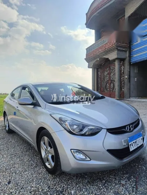 هيونداي افانتي 2012 فضي مستعملة للبيع - 3