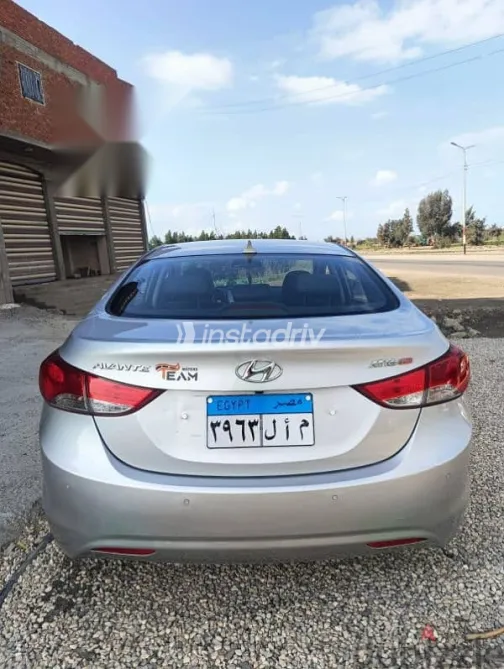هيونداي افانتي 2012 فضي مستعملة للبيع - 4