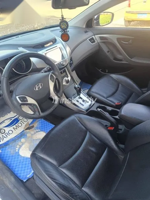 هيونداي افانتي 2012 فضي مستعملة للبيع - 7