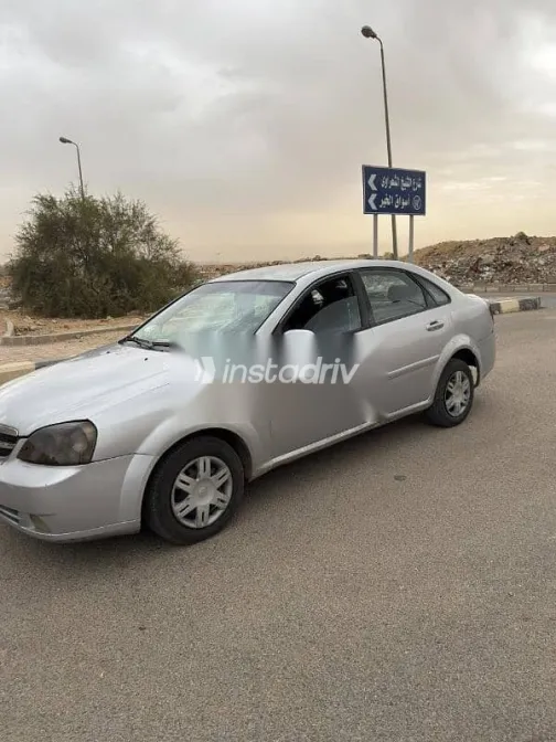 شيفروليه أوبترا 2008 فضي مستعملة للبيع - 4