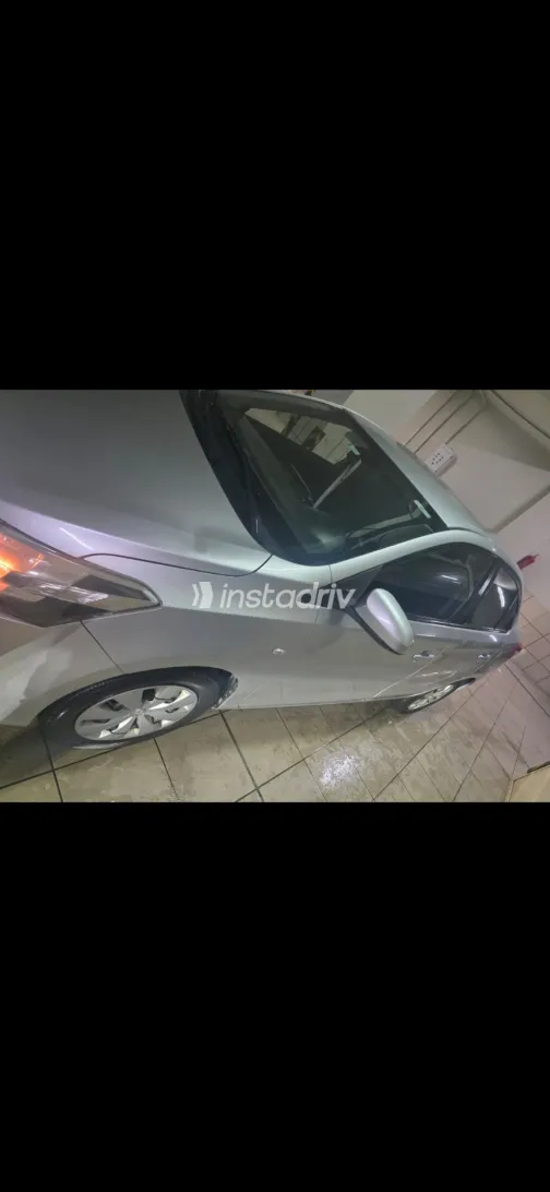 Toyota Yaris 2015 White Used for Sale - 3