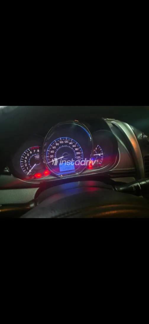 Toyota Yaris 2015 White Used for Sale - 8