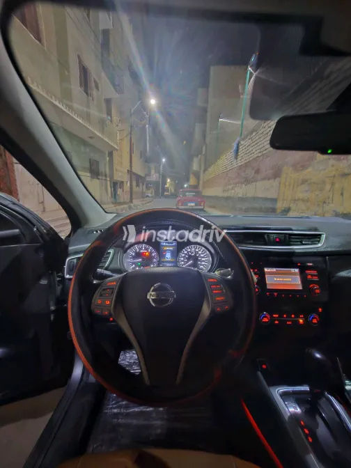 Nissan Qashqai 2017 White Used for Sale - 1