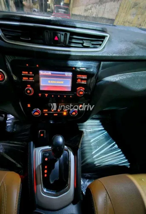 Nissan Qashqai 2017 White Used for Sale - 8