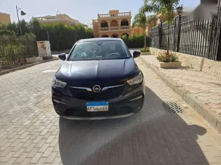 اوبل جراند لاند 2018 أزرق غامق مستعملة للبيع
