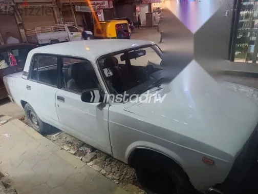 لادا 2105 1983 أبيض مستعملة للبيع - 2