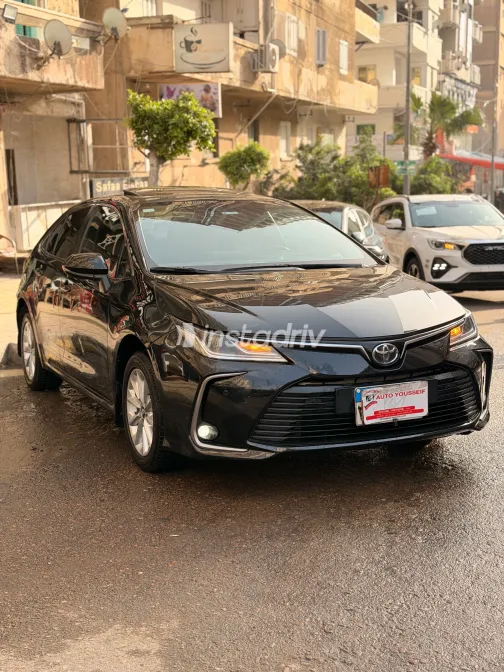 Toyota Corolla 2019 White Used for Sale - 9