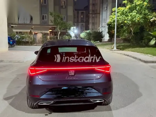 سيات ليون 2022 رمادي مستعملة للبيع - 1