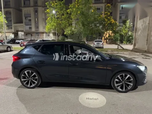 سيات ليون 2022 رمادي مستعملة للبيع - 2