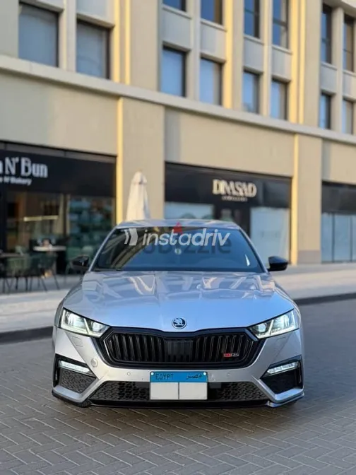 سكودا اوكتافيا 2022 فضي مستعملة للبيع - 2