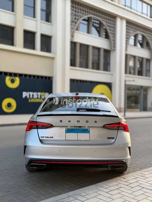 سكودا اوكتافيا 2022 فضي مستعملة للبيع - 4