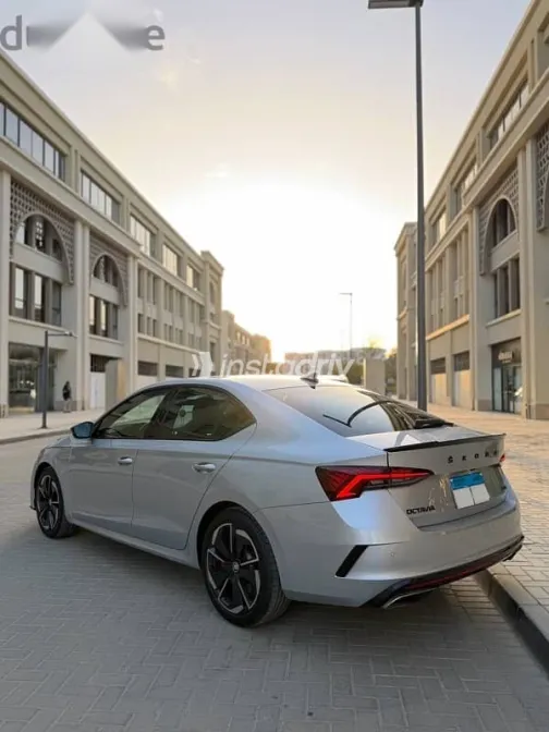 سكودا اوكتافيا 2022 فضي مستعملة للبيع - 5