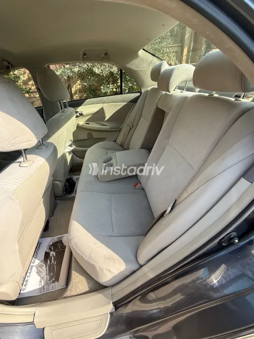 تويوتا كورولا 2010 أبيض مستعملة للبيع - 2